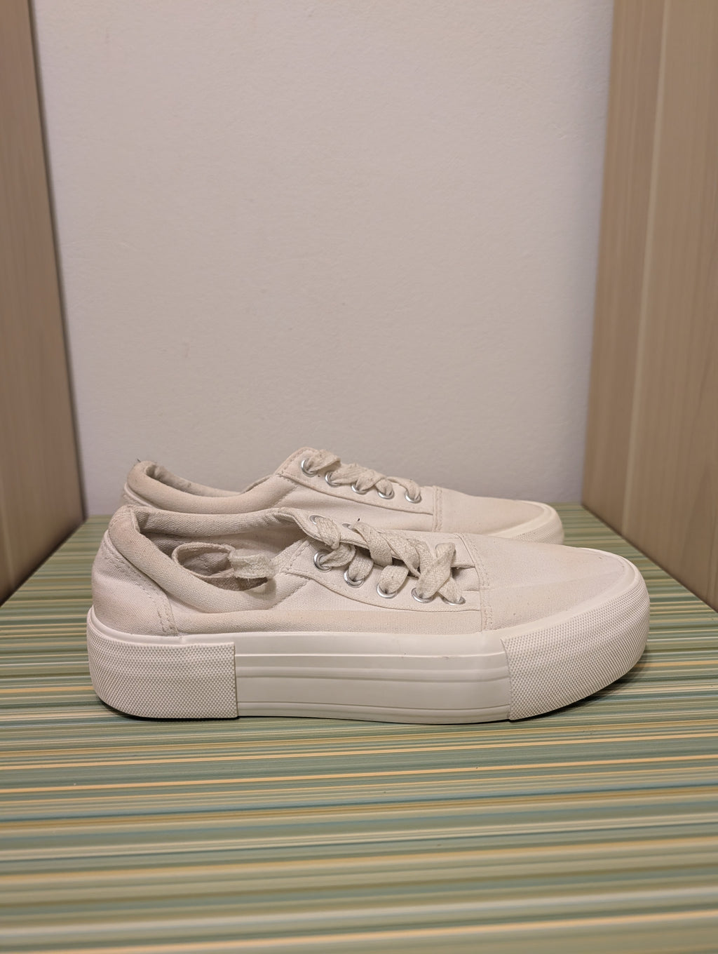 Buty sportowe białe platformowe 37 - podeszwa
