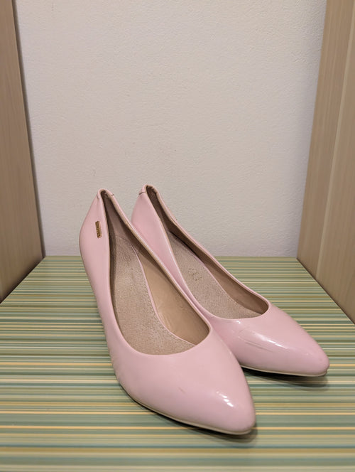 Buty na obcasie różowe lakierowane 39 - przód