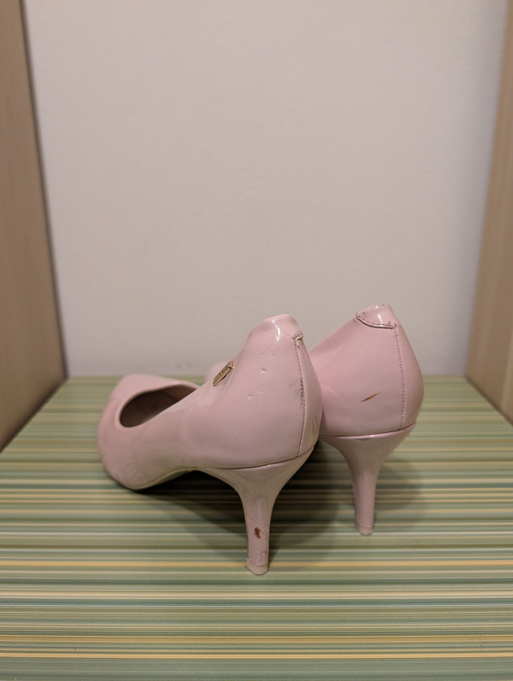 Buty na obcasie różowe lakierowane 39 - tył