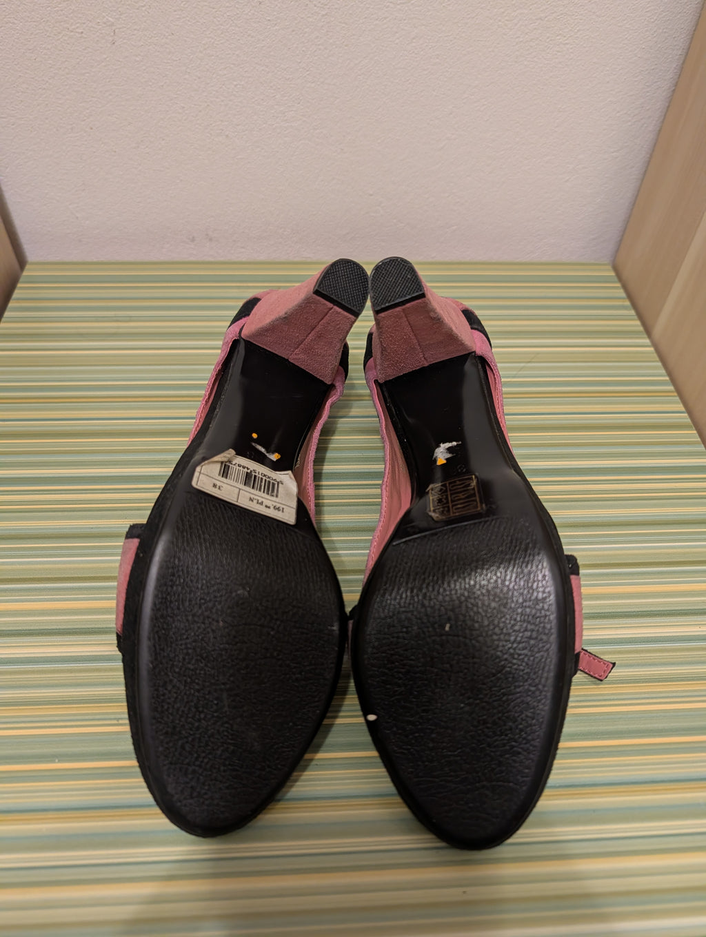 Buty na obcasie czarno-różowe czółenka 38 - podeszwa