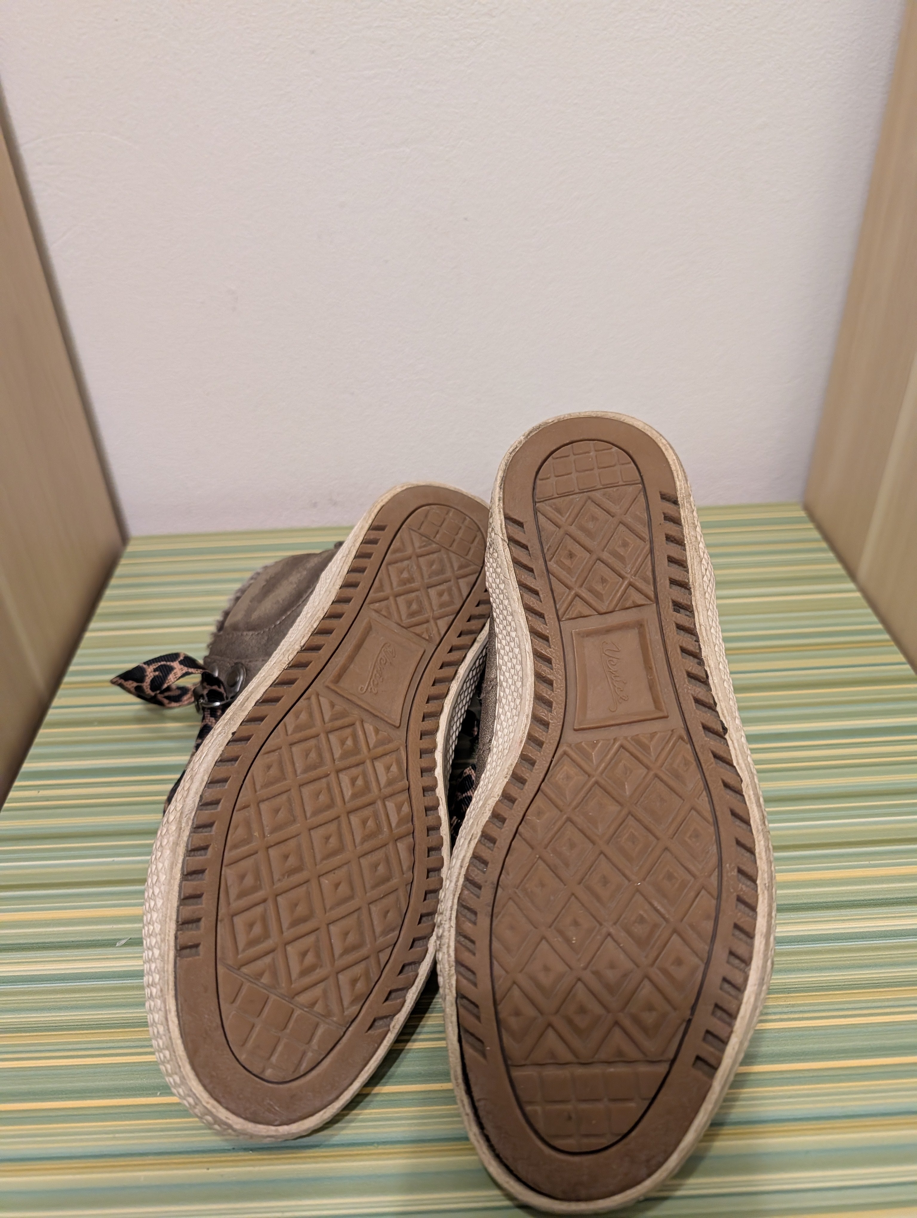Buty sportowe Venice szare za kostkę 38 - podeszwa