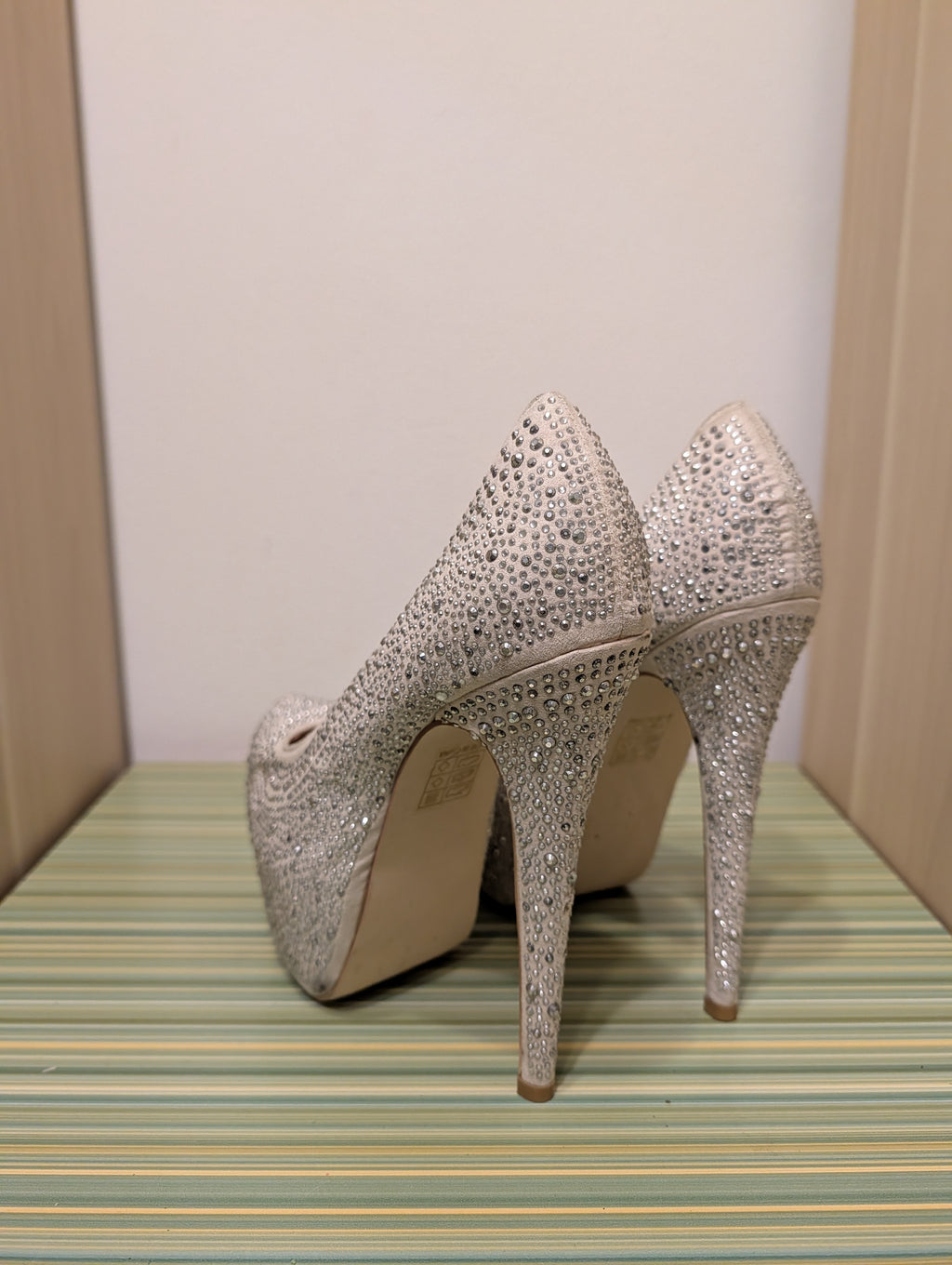 Buty na obcasie srebrne kryształki platforma 38 - tył obcas