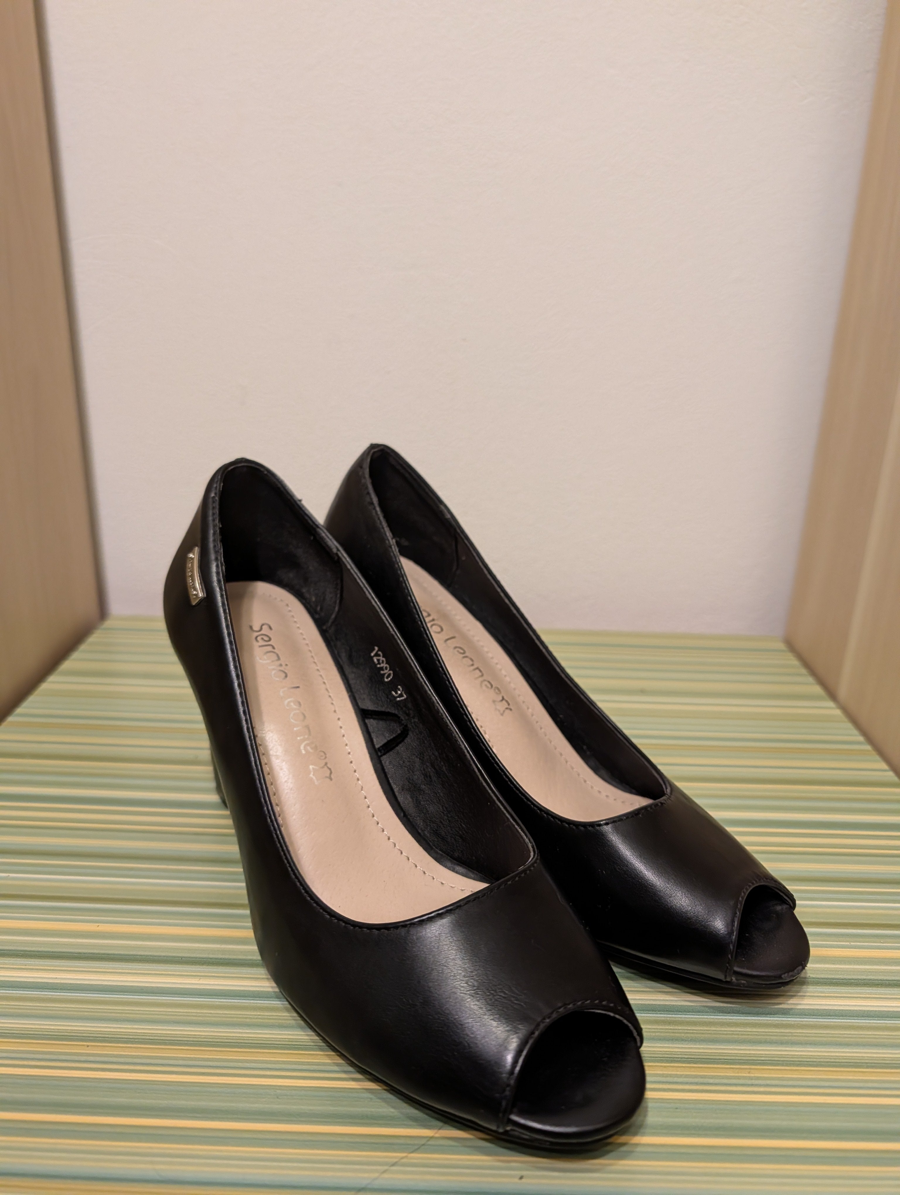 Czółenka peep-toe czarne słupek 37 - para przodem peep-toe