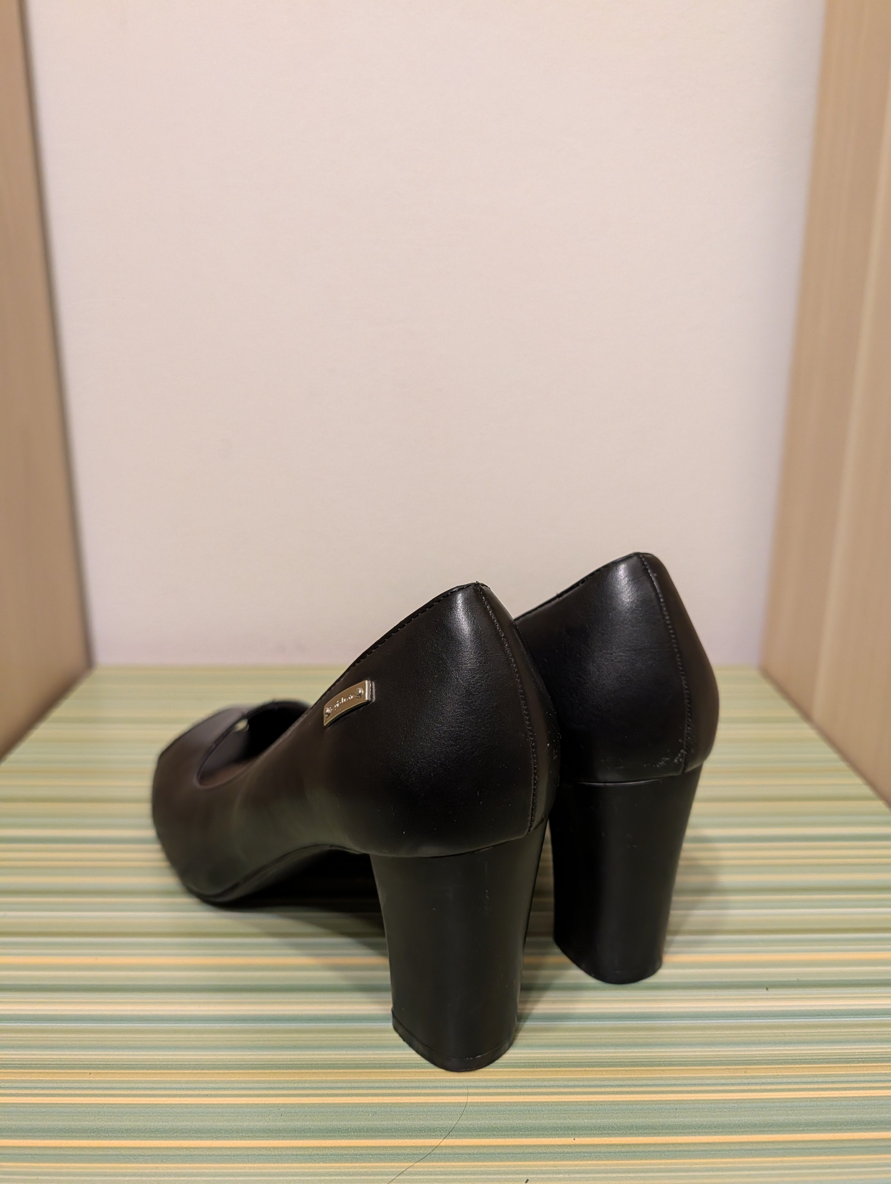 Czółenka peep-toe czarne słupek 37 - tył obcas