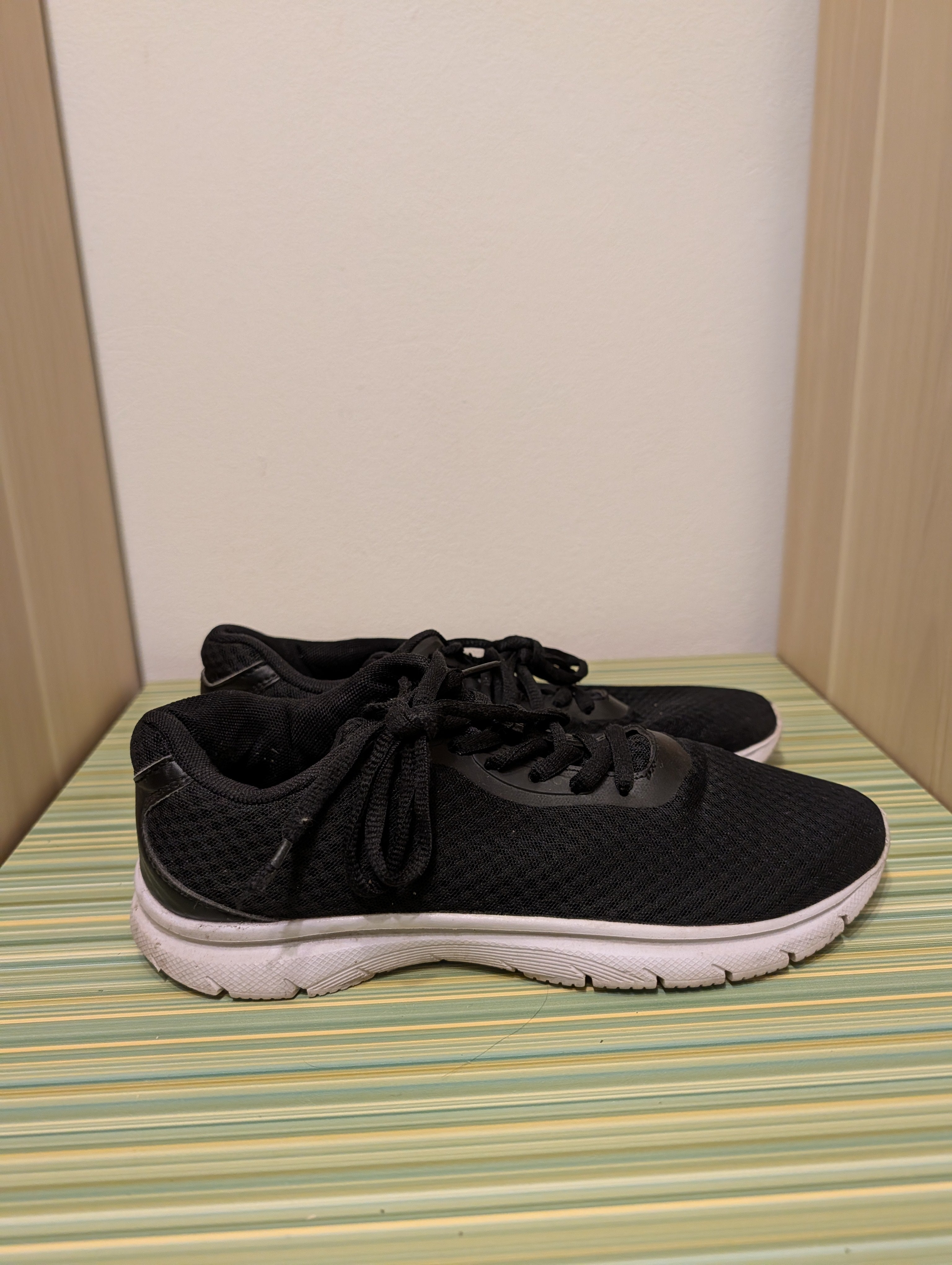 Sneakersy czarne mesh 39 - bok lewy