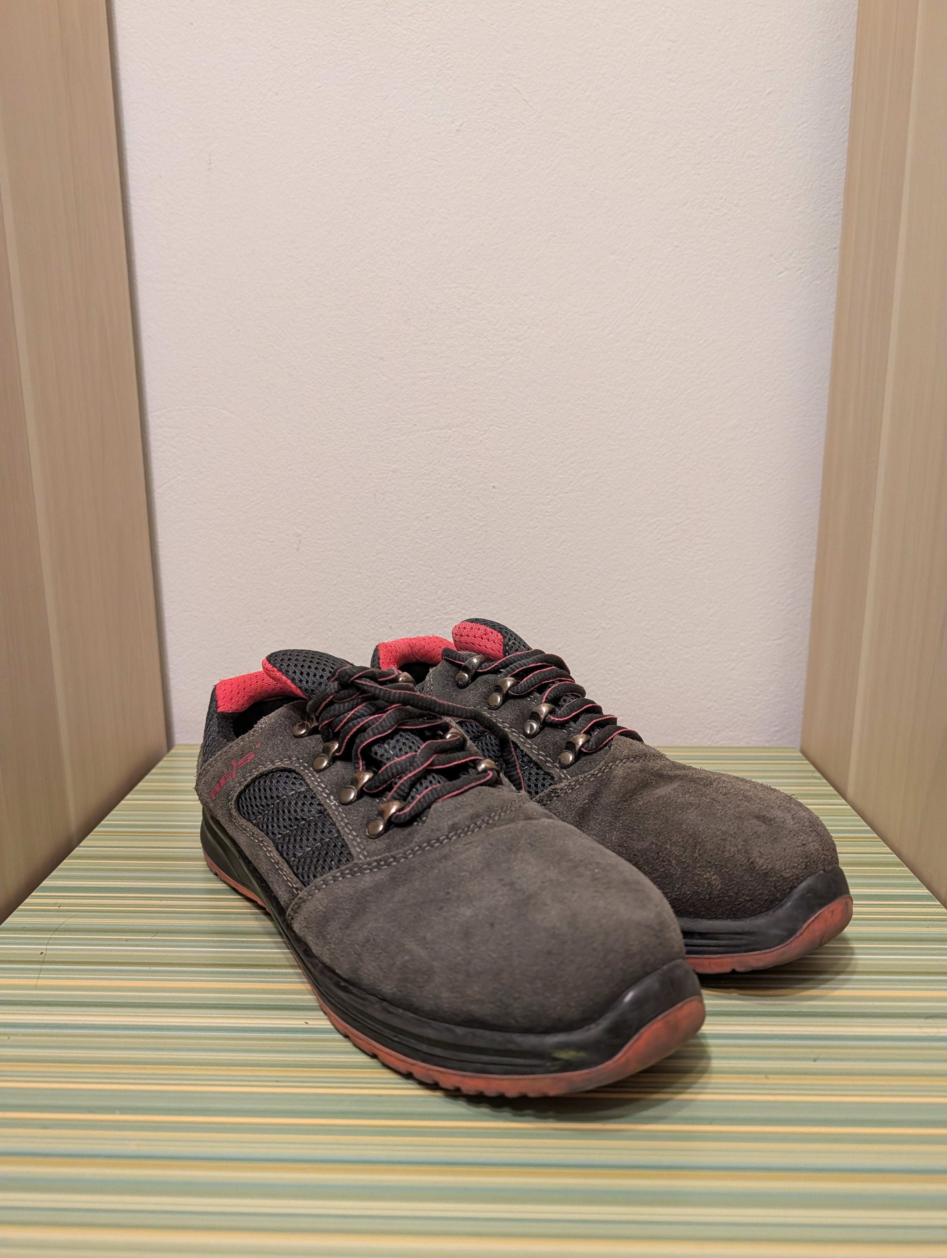 Buty robocze Reis szare 39 - para przodem