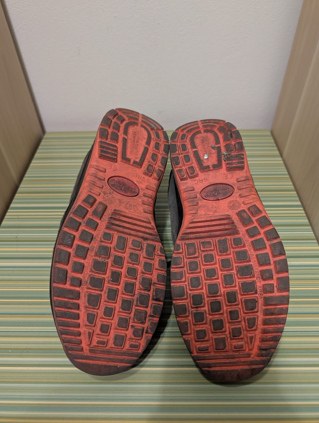 Buty robocze Reis szare 39 - podeszwa czerwona bieżnik rozmiar