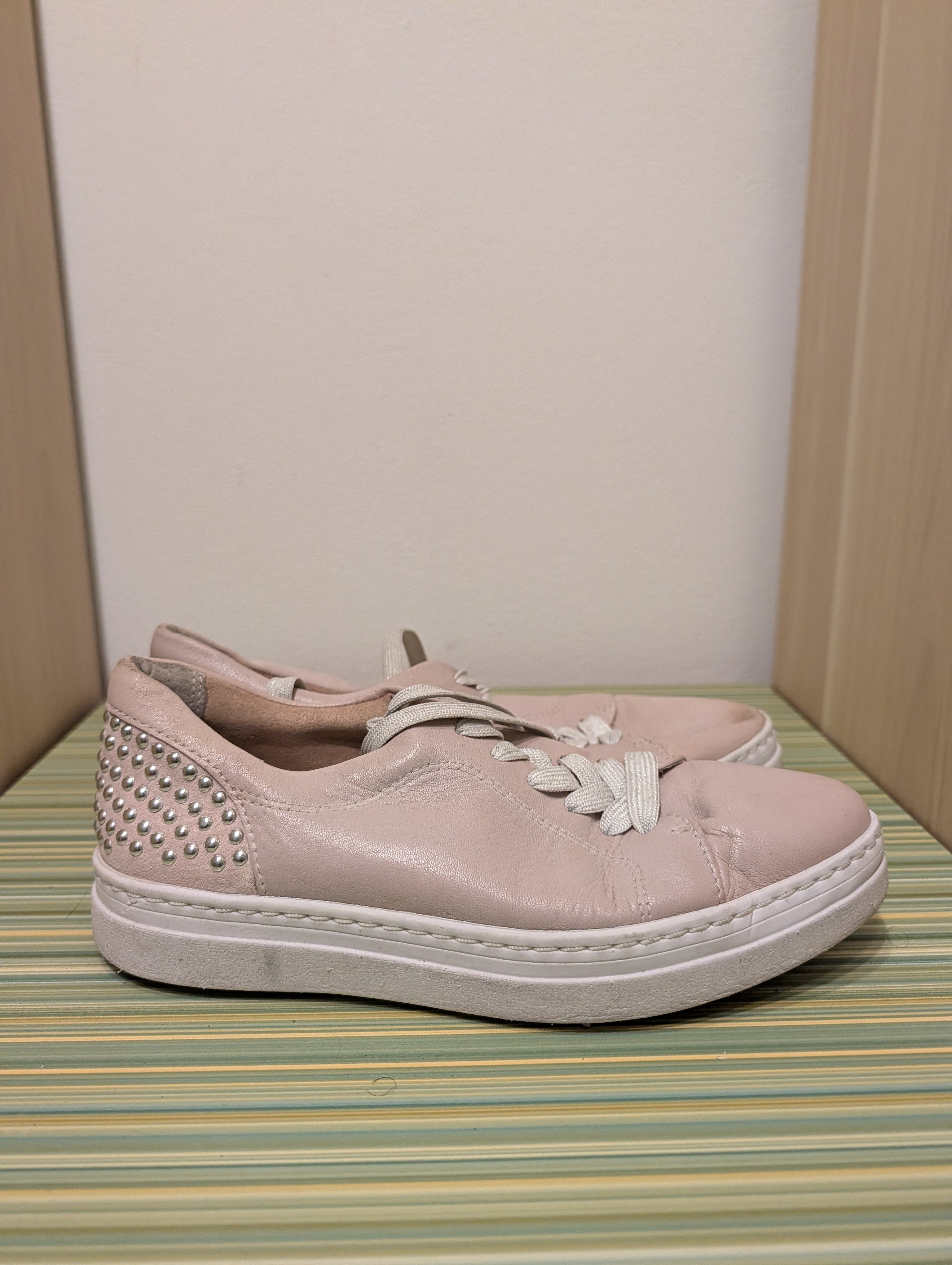 Sneakersy Tamaris pudrowe 37 - bok nity pieta