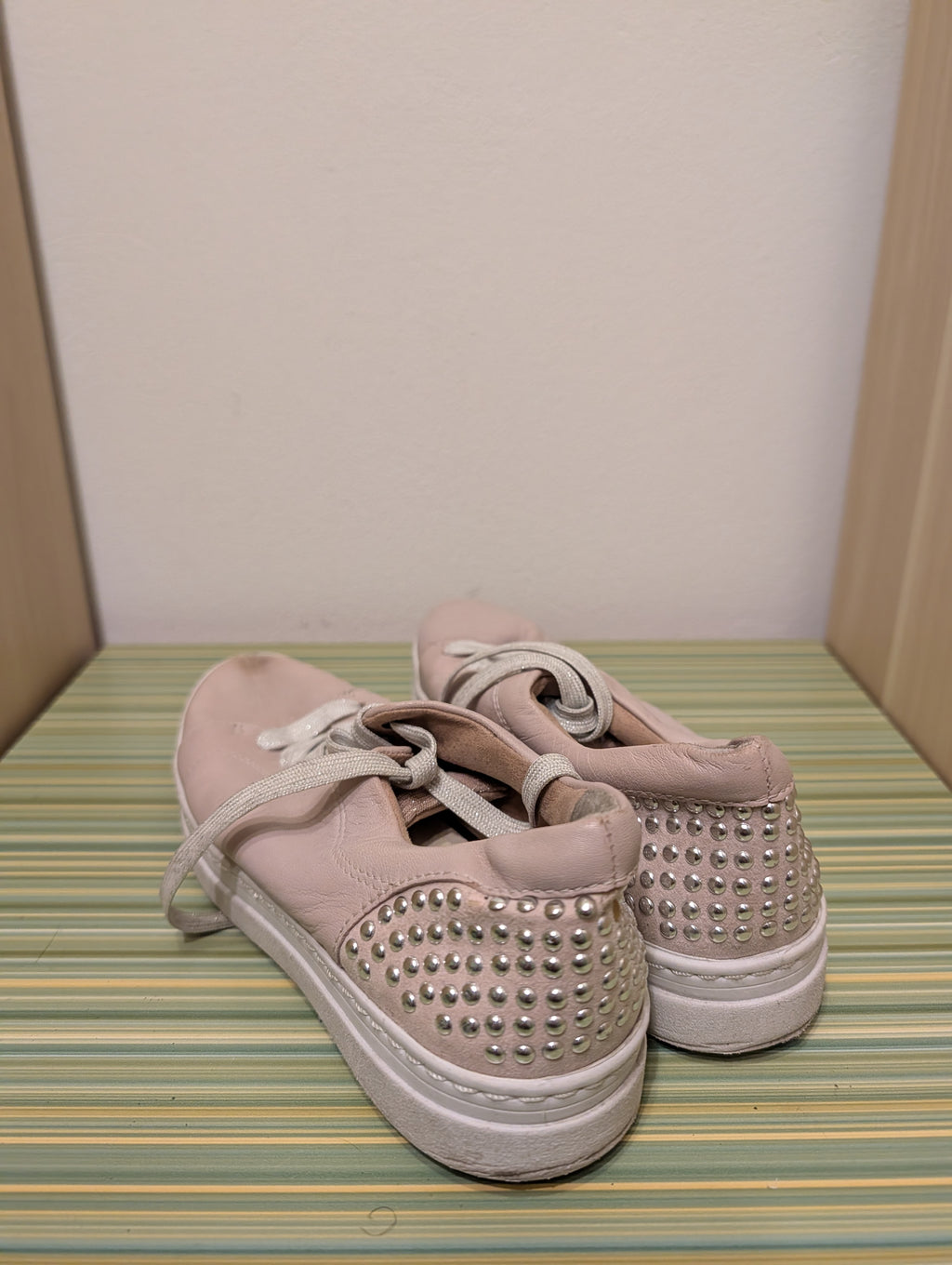 Sneakersy Tamaris pudrowe 37 - tyl nity para