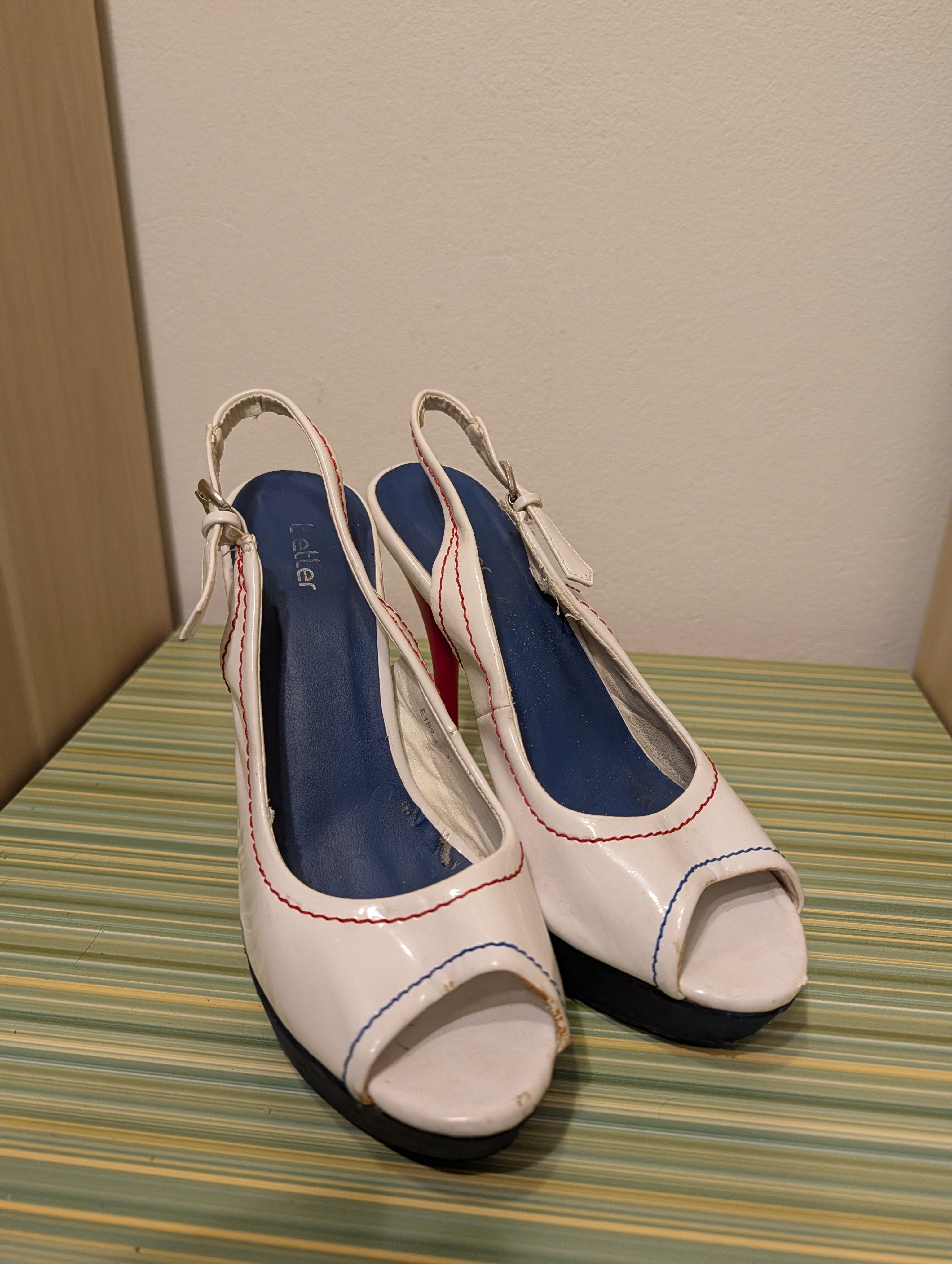 Sandaly Better biale 37 - para przodem peep-toe