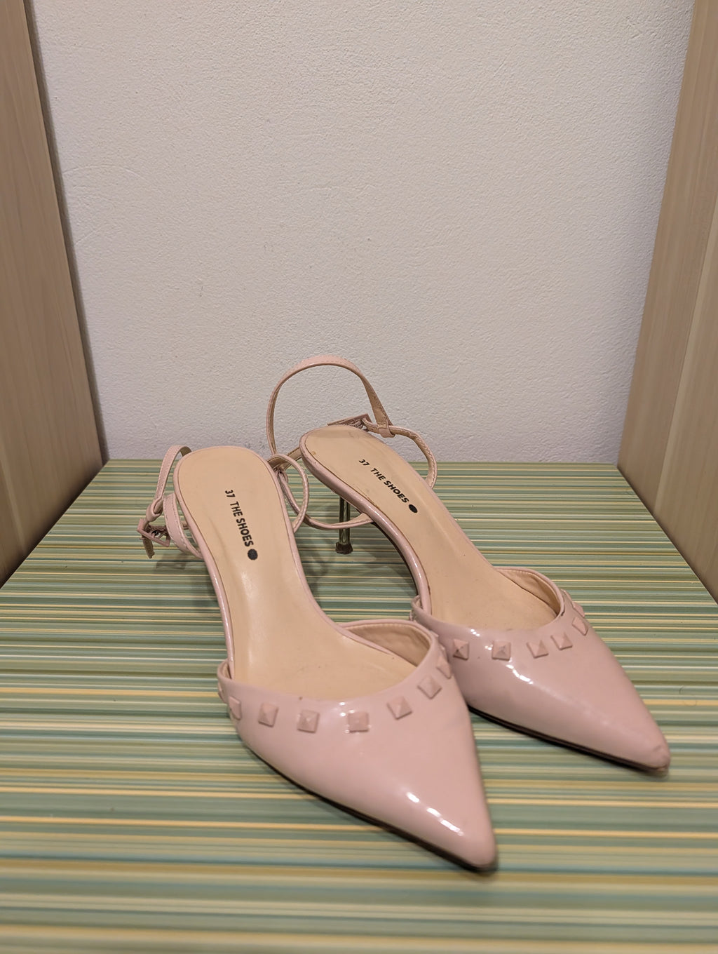 Szpilki The Shoes pudrowe 37 - para przodem nity