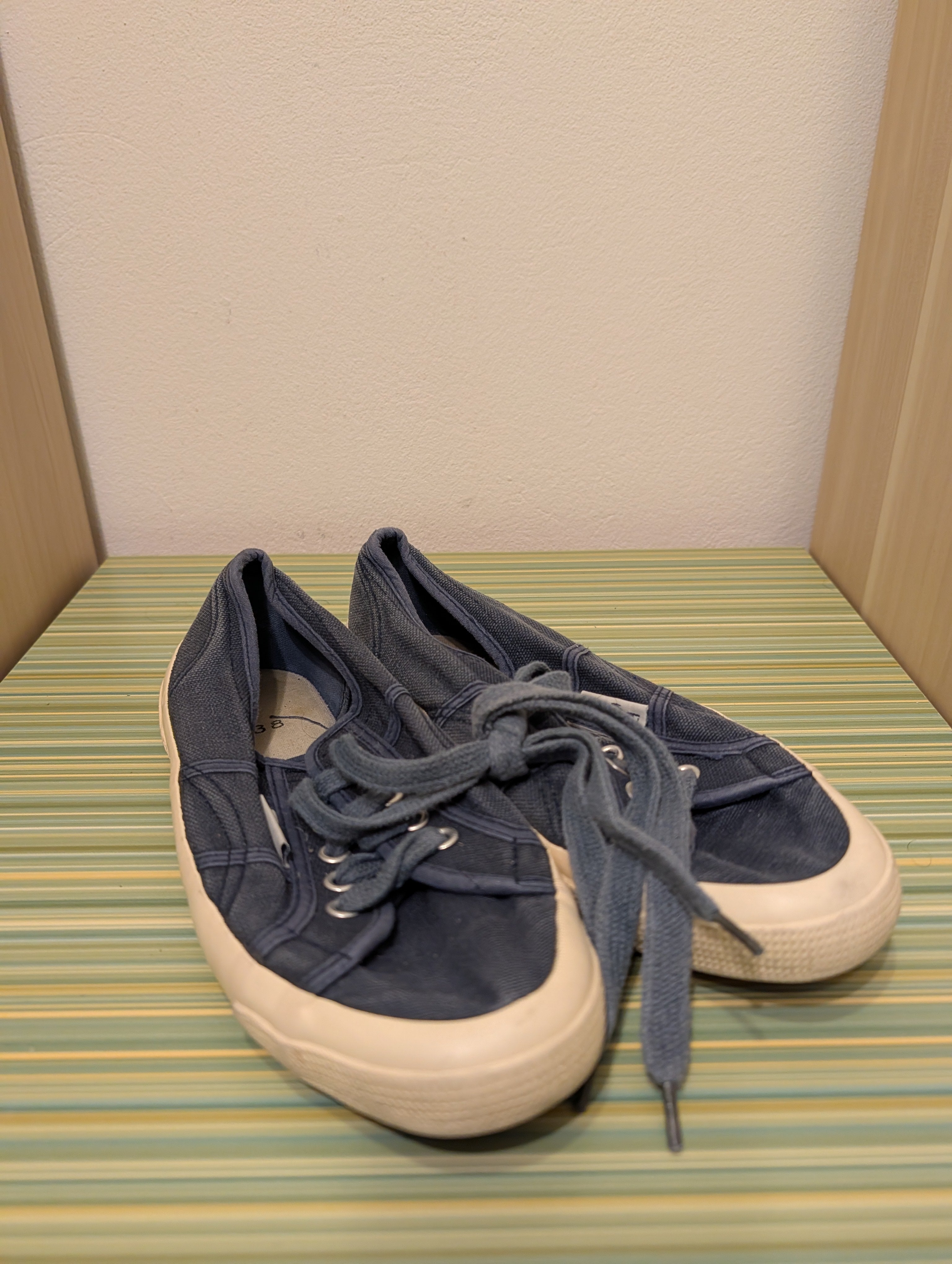Tenisowki Superga granatowe 38 - przodem para nosek