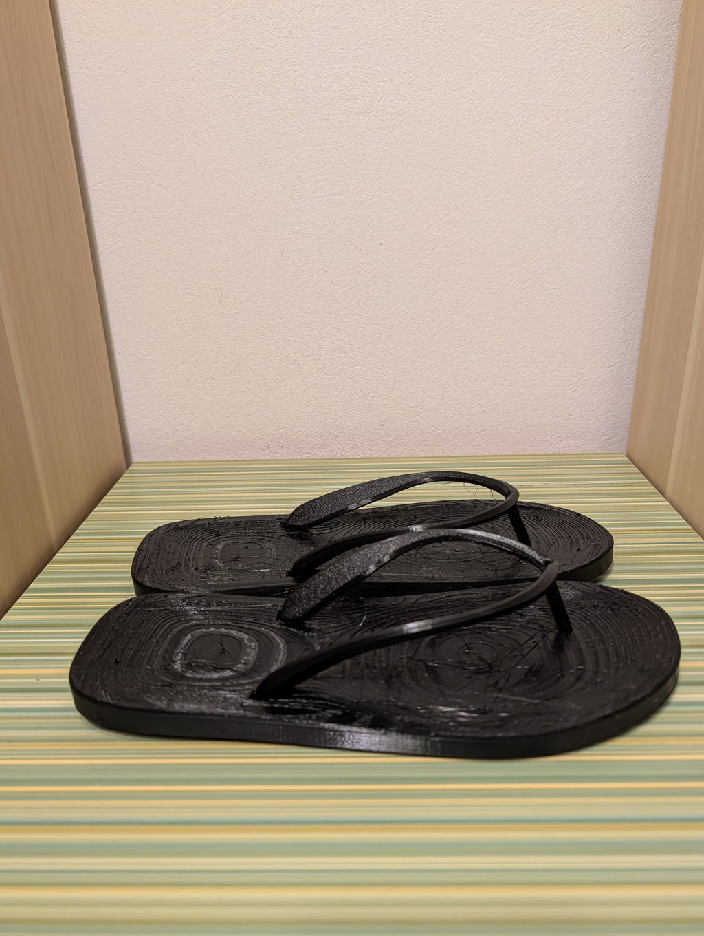 Japonki czarne druk 3D - bok lewy para spirale wzor