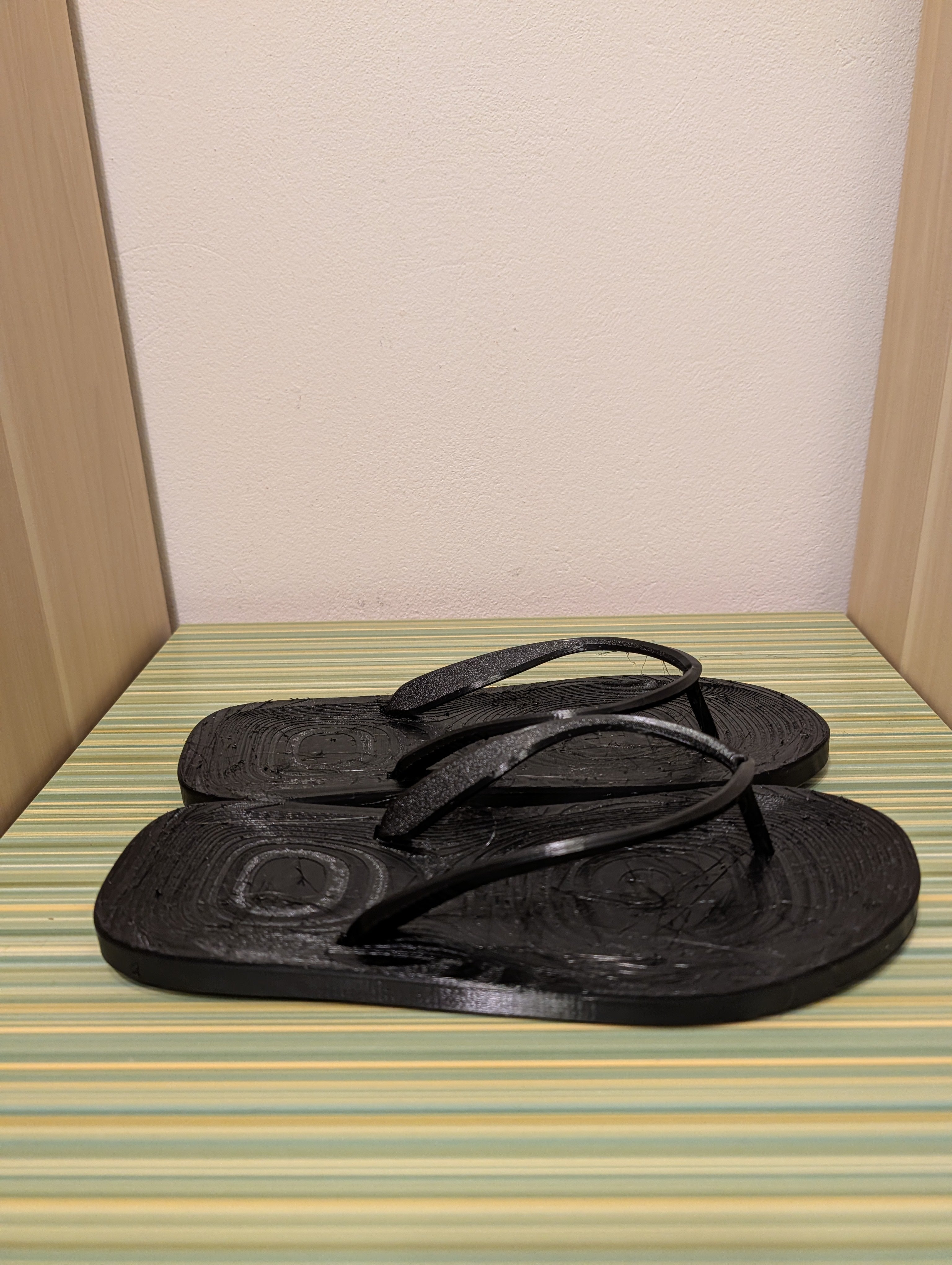 Japonki czarne druk 3D - bok lewy para spirale wzor