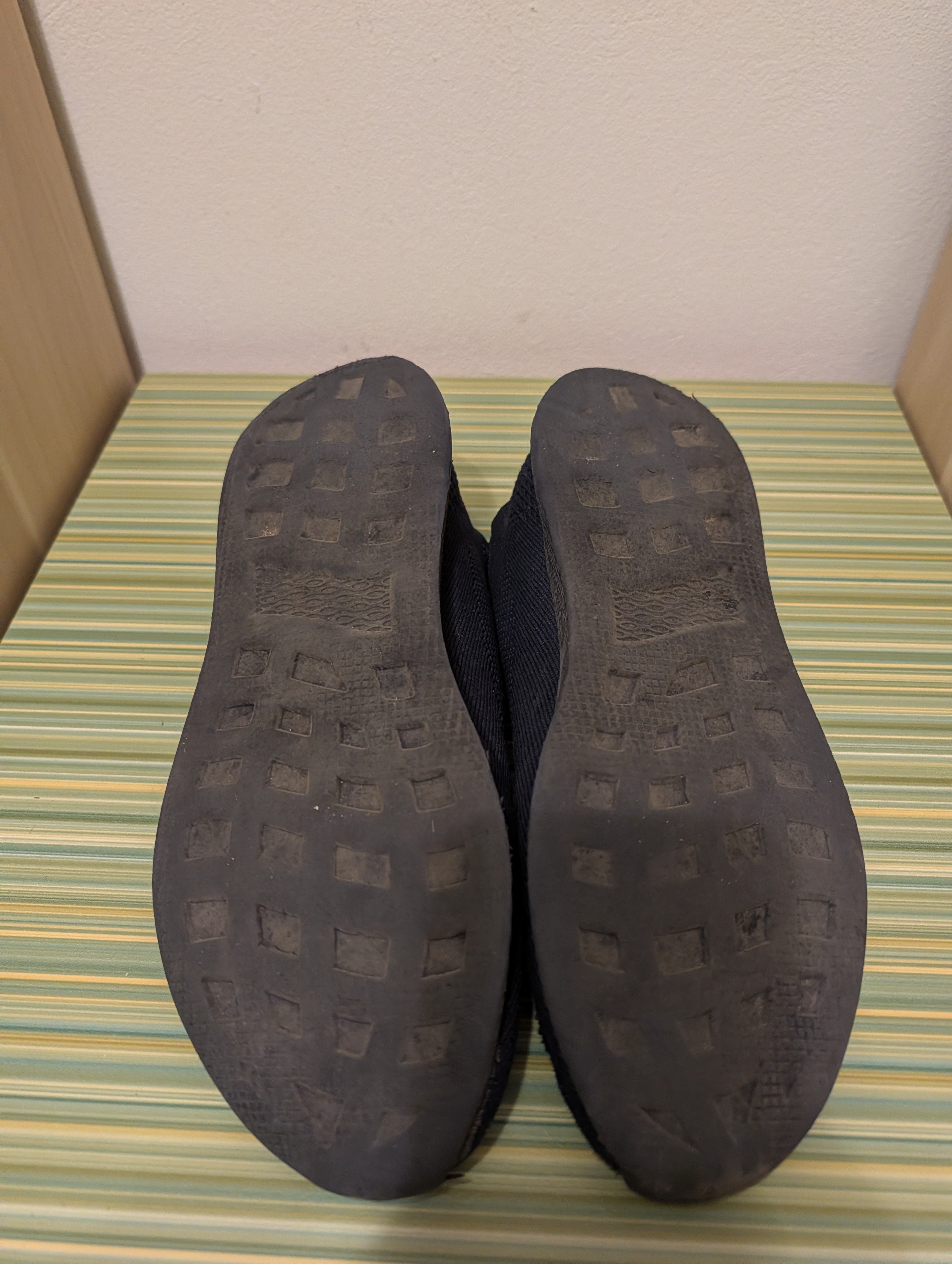 Sneakersy all-black knit 39 - podeszwa czarna wzor kratki kwadraty